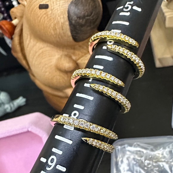 Gold bypass Moissanite ring - Picture 4 of 4